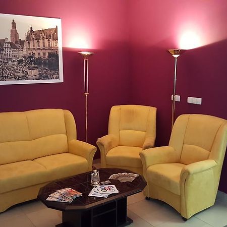 Wroclov Hostel Wrocław Buitenkant foto