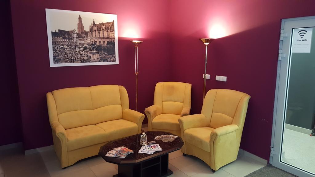 Wroclov Hostel Wrocław Buitenkant foto